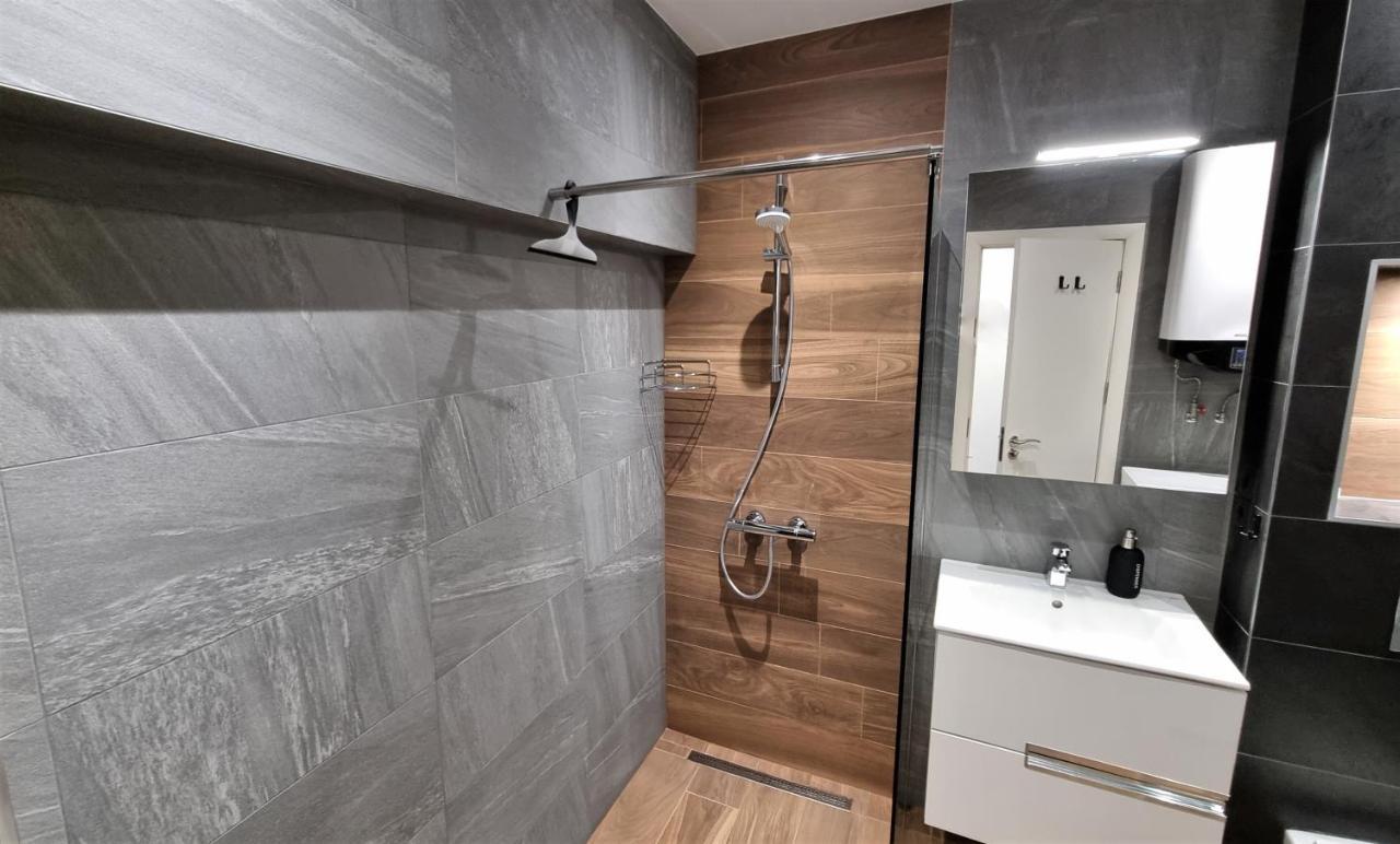 Luxury Quiet Apartment In The City Center Пловдив Екстериор снимка