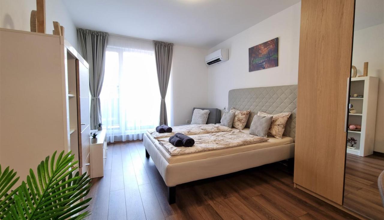 Luxury Quiet Apartment In The City Center Пловдив Екстериор снимка
